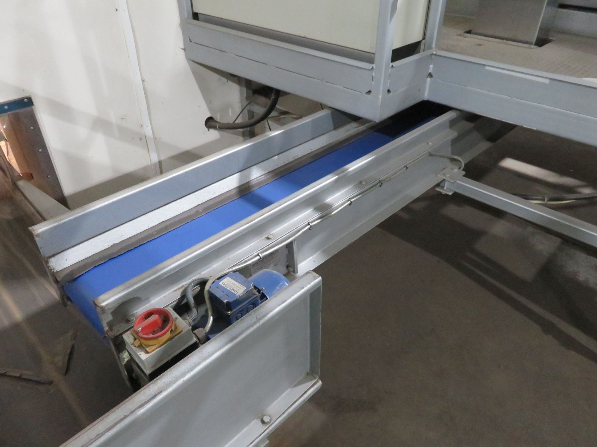 4 PERSON INSPECTION POWER ROLLER CONVEYOR UNIT - Image 8 of 11