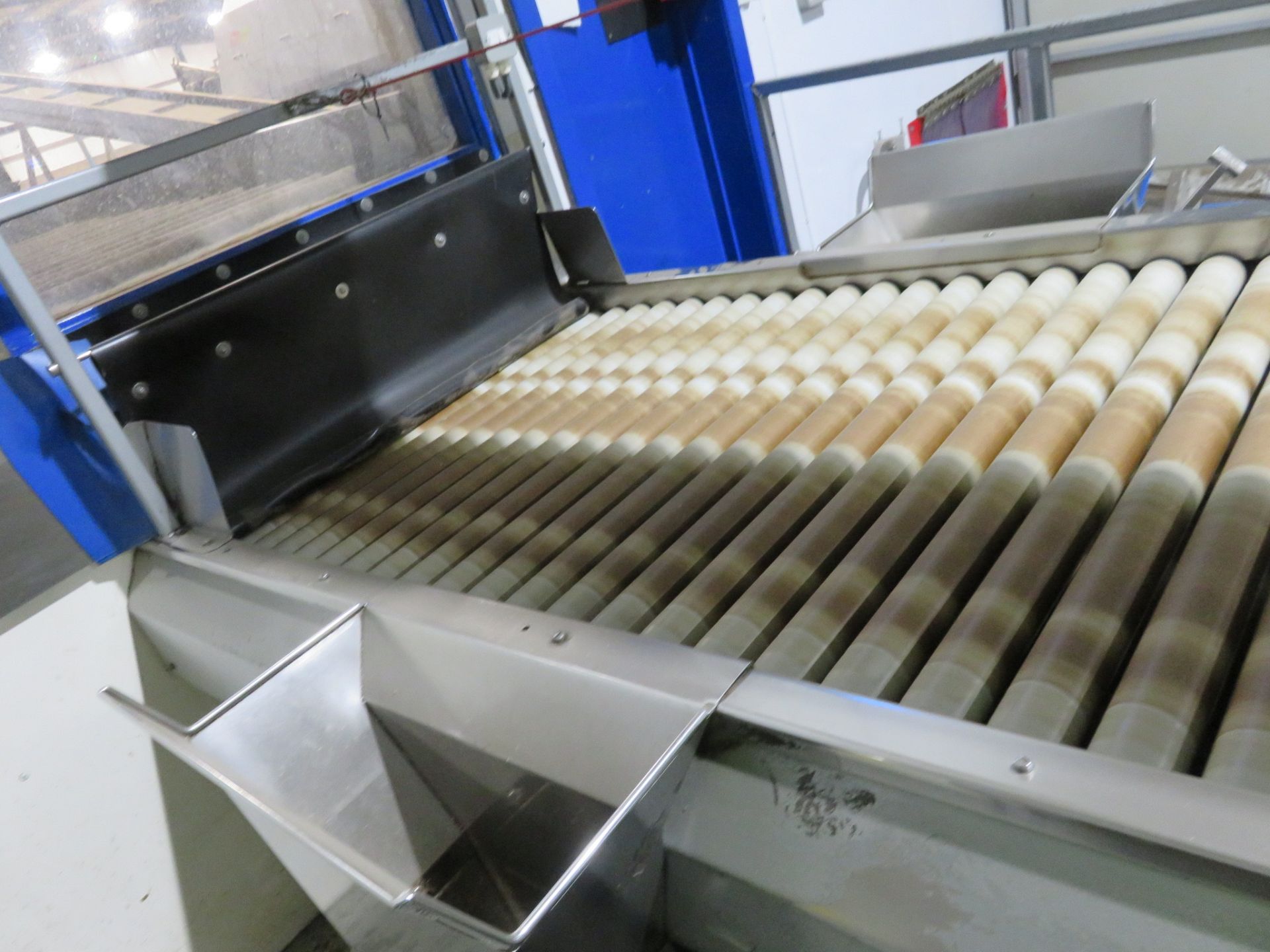 DESTONING ROLLER CONVEYOR. - Image 3 of 4