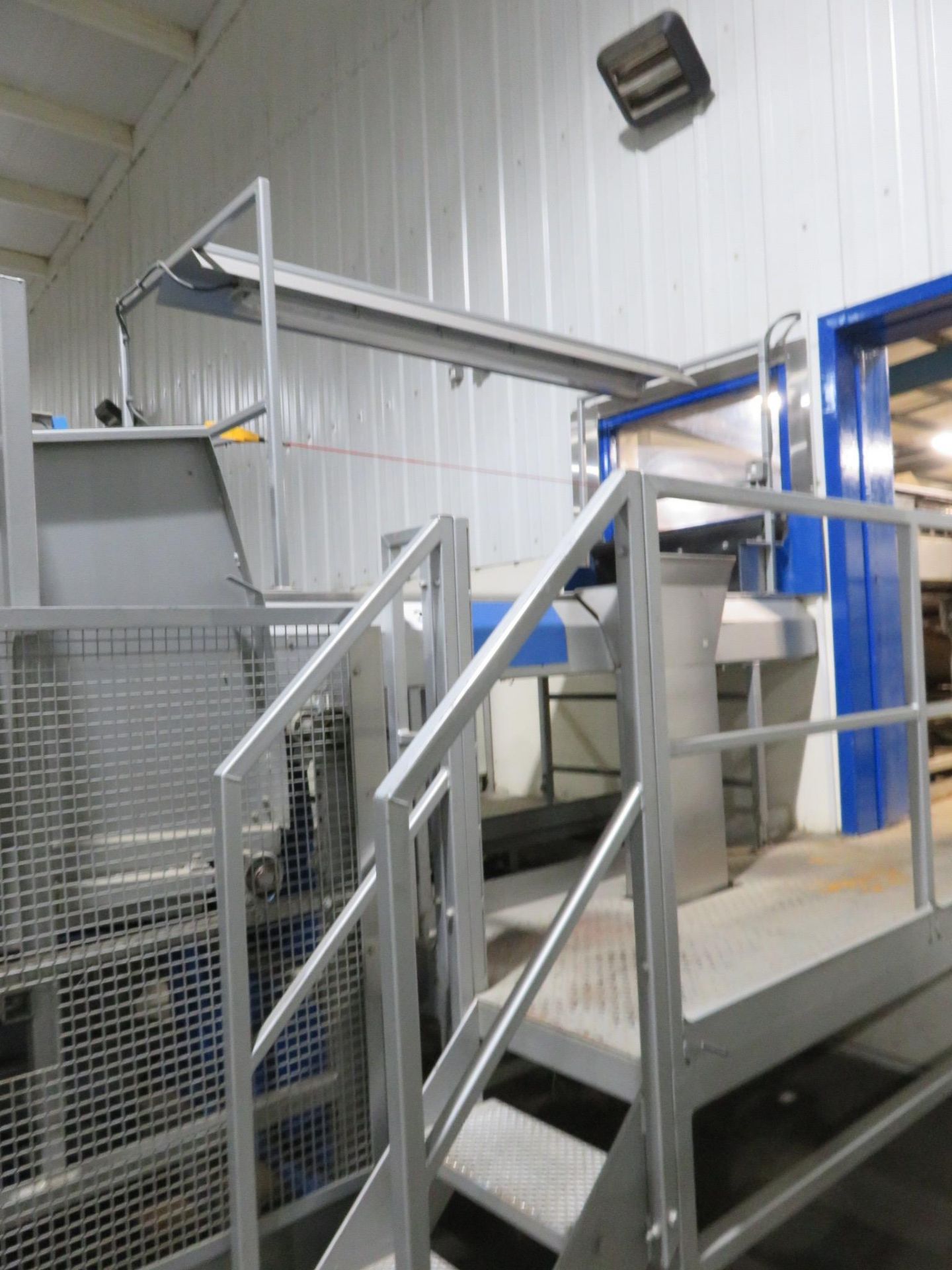 4 PERSON INSPECTION POWER ROLLER CONVEYOR UNIT - Image 2 of 5