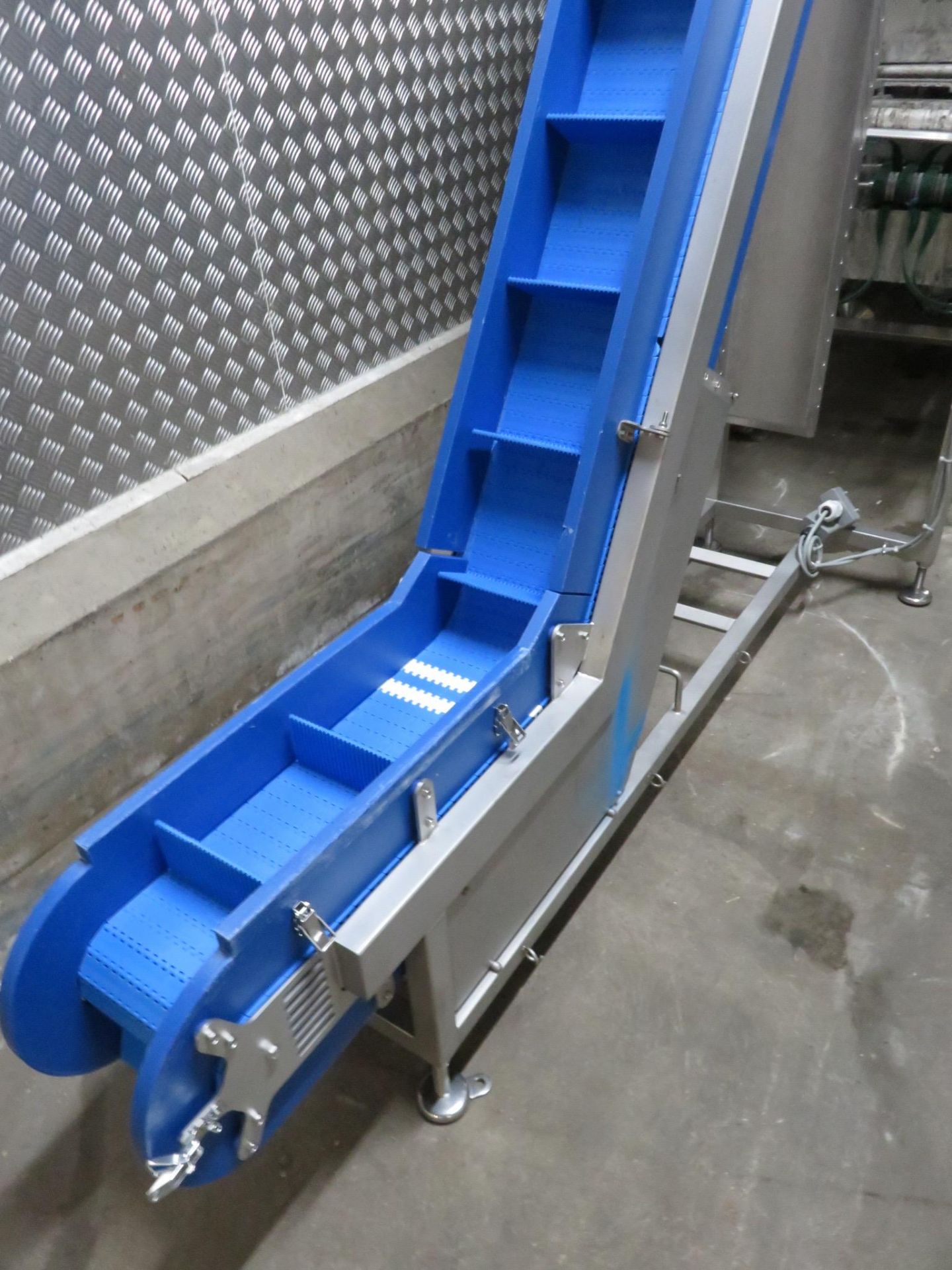 Incline Flighted belt Conveyor - Image 3 of 6