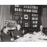 Atomic physics.- Bohr (Niels).- Vintage photograph showing Niels Bohr, Ernest Lawrence and Lewis …