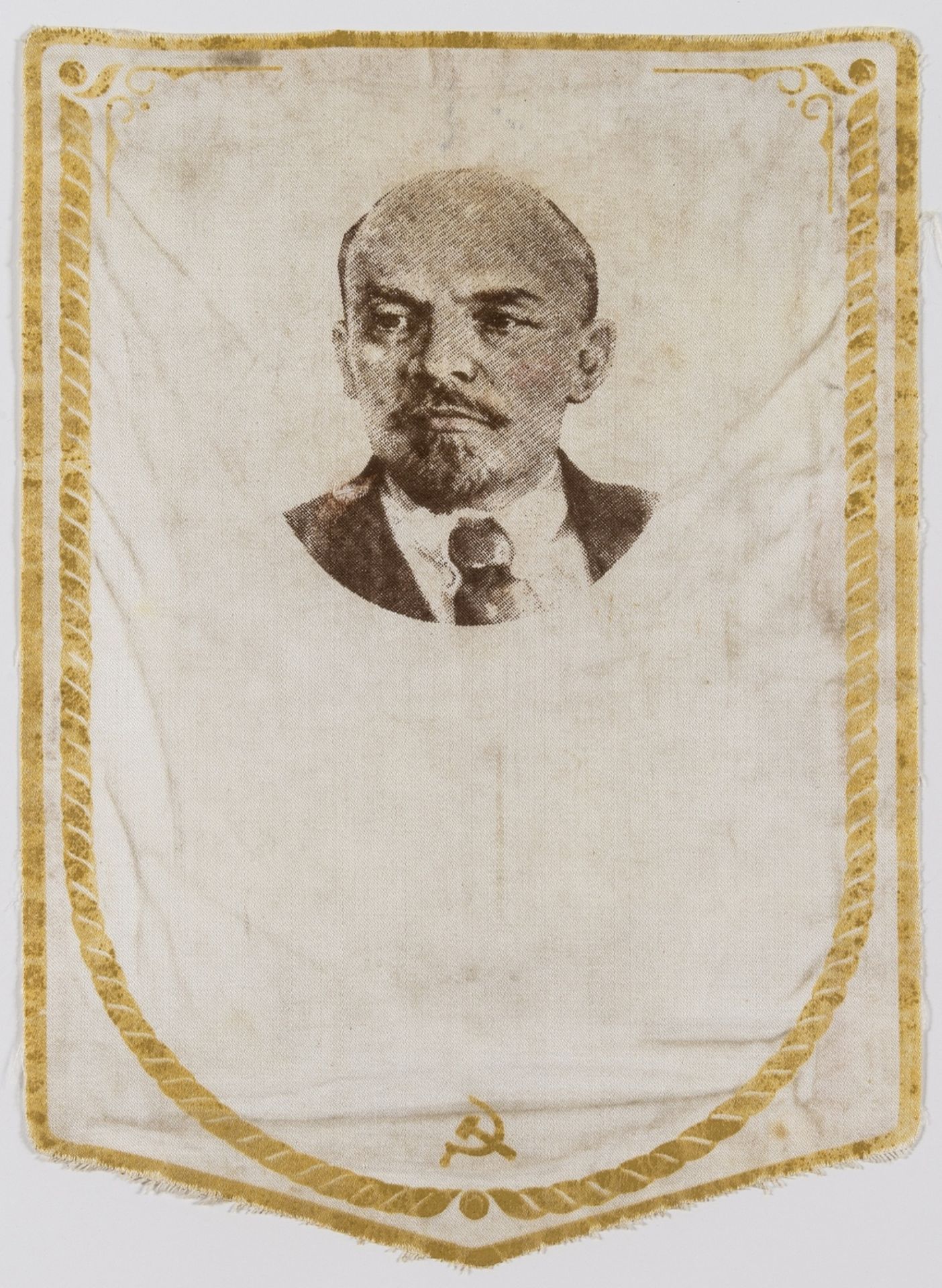 Lenin.- Silk handkerchief featuring a portrait of Lenin, decorated with hammer and sickle of the …