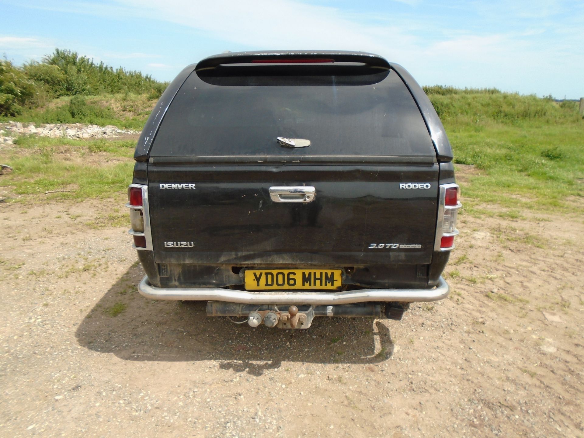 2006 Isuzu Rodeo pickup with canopy, YD06 MHM, 3.0l diesel, 126,500 miles, recent new tires, 10 - Image 2 of 8