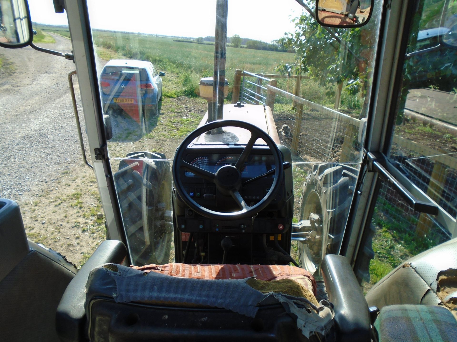 1990 Massey Ferguson 399 tractor, G499 SAT, 5,050 hours, 2 spools, 540/1000 PTO, 85% tyres (weights - Image 4 of 10