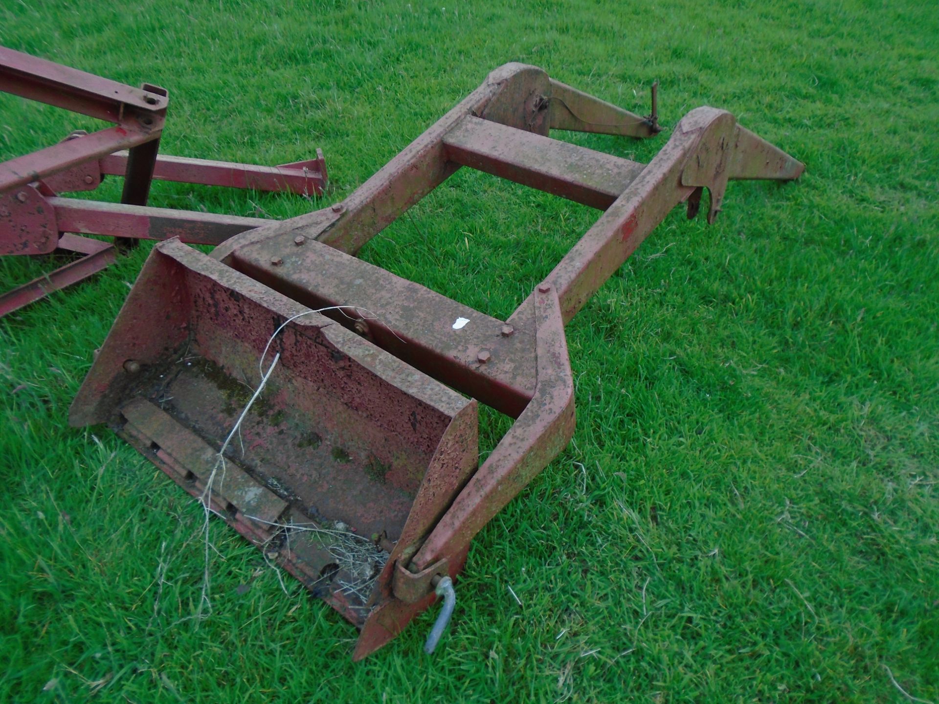 Muck loader & roll bar for International B275