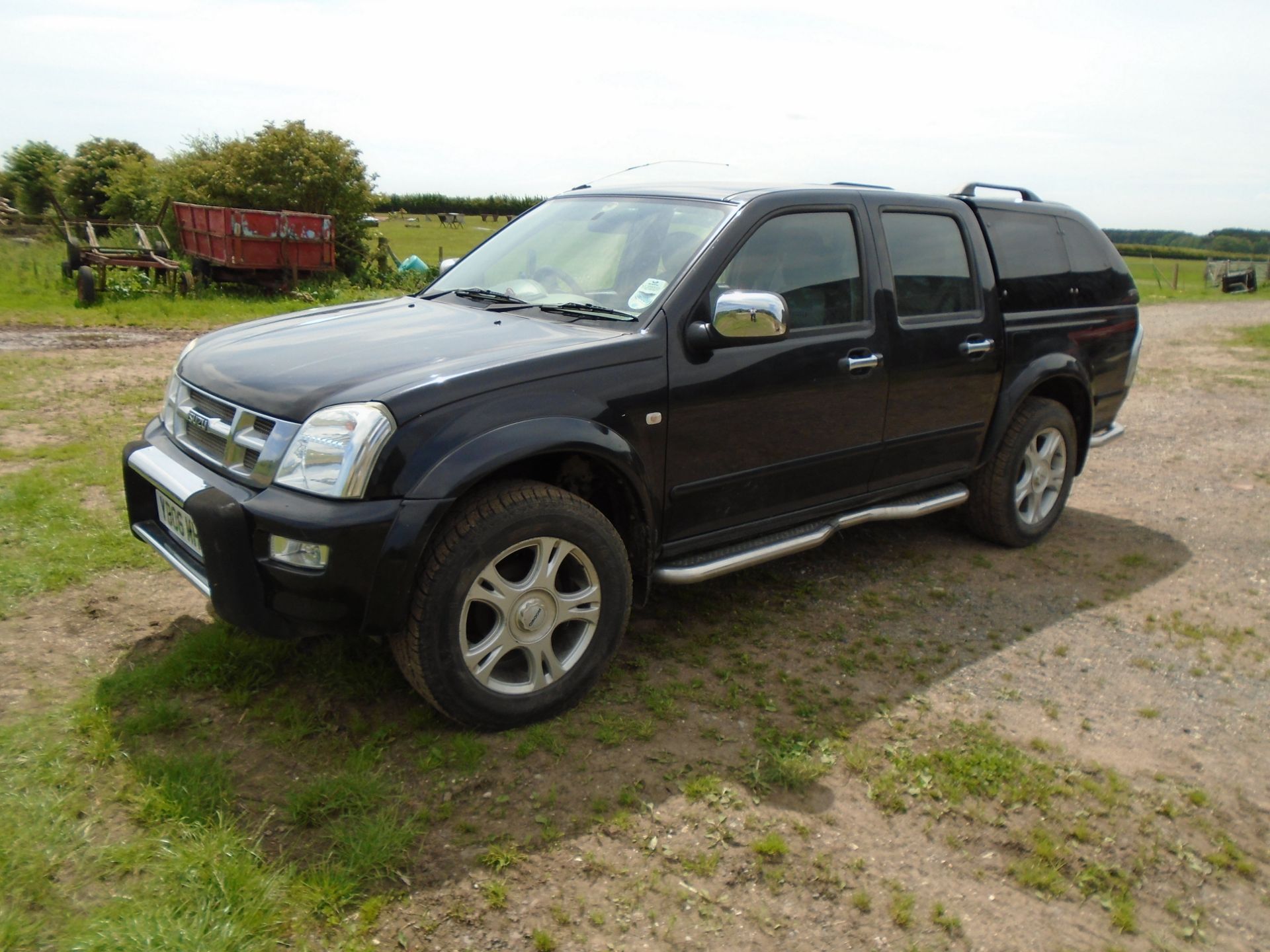 2006 Isuzu Rodeo pickup with canopy, YD06 MHM, 3.0l diesel, 126,500 miles, recent new tires, 10 - Image 4 of 8