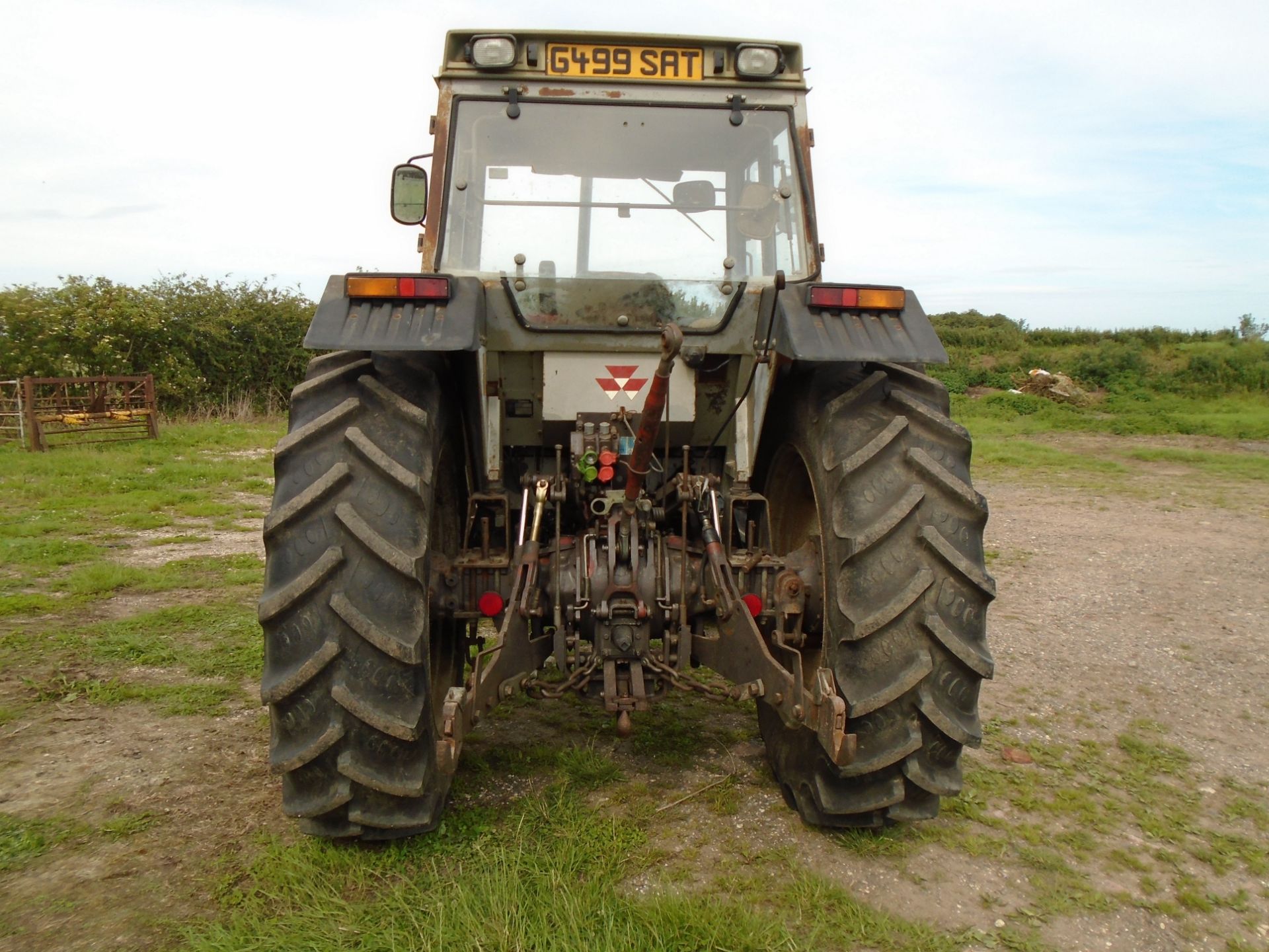 1990 Massey Ferguson 399 tractor, G499 SAT, 5,050 hours, 2 spools, 540/1000 PTO, 85% tyres (weights - Bild 9 aus 10