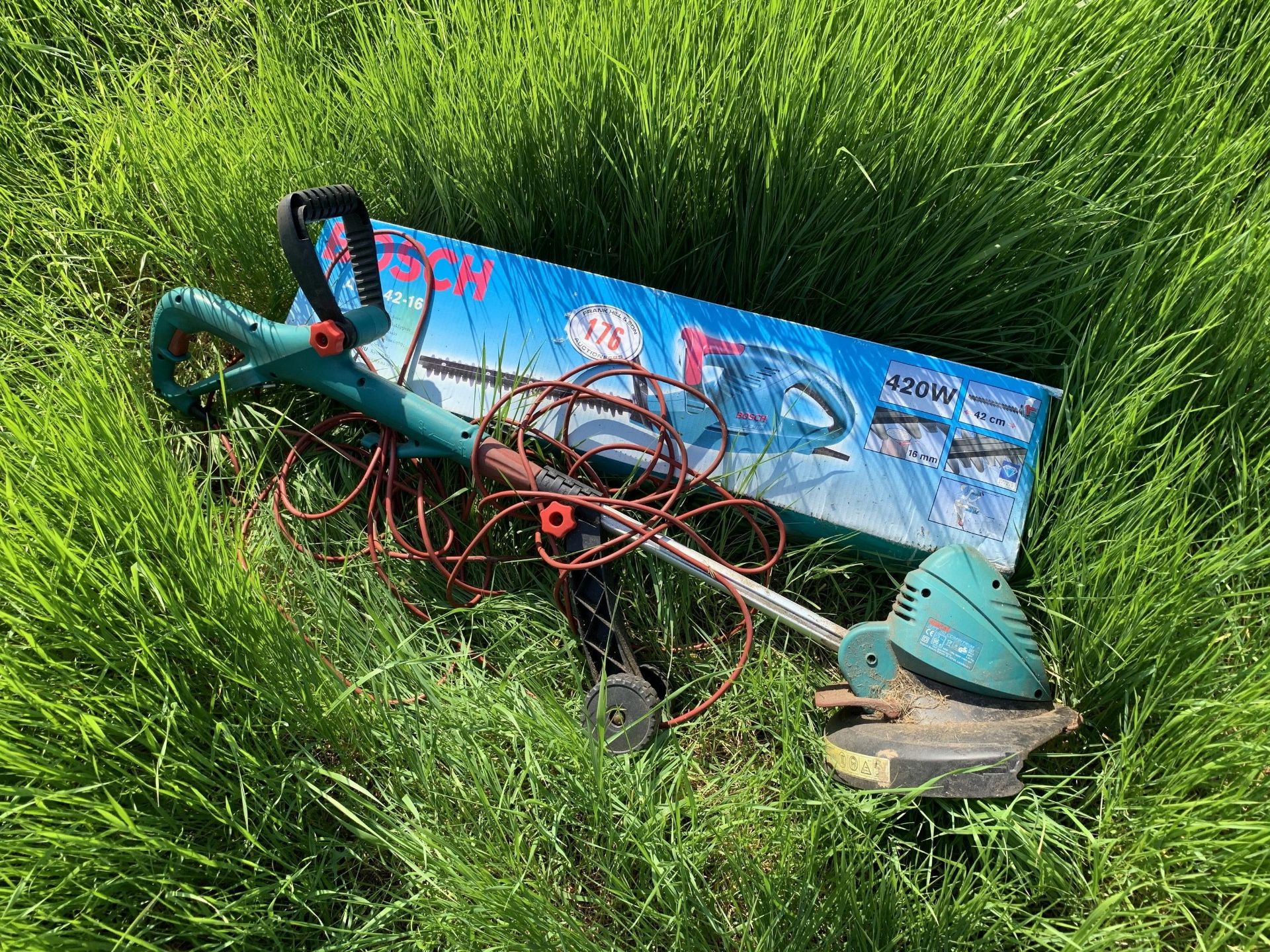 Electric strimmer & hedge cutter
