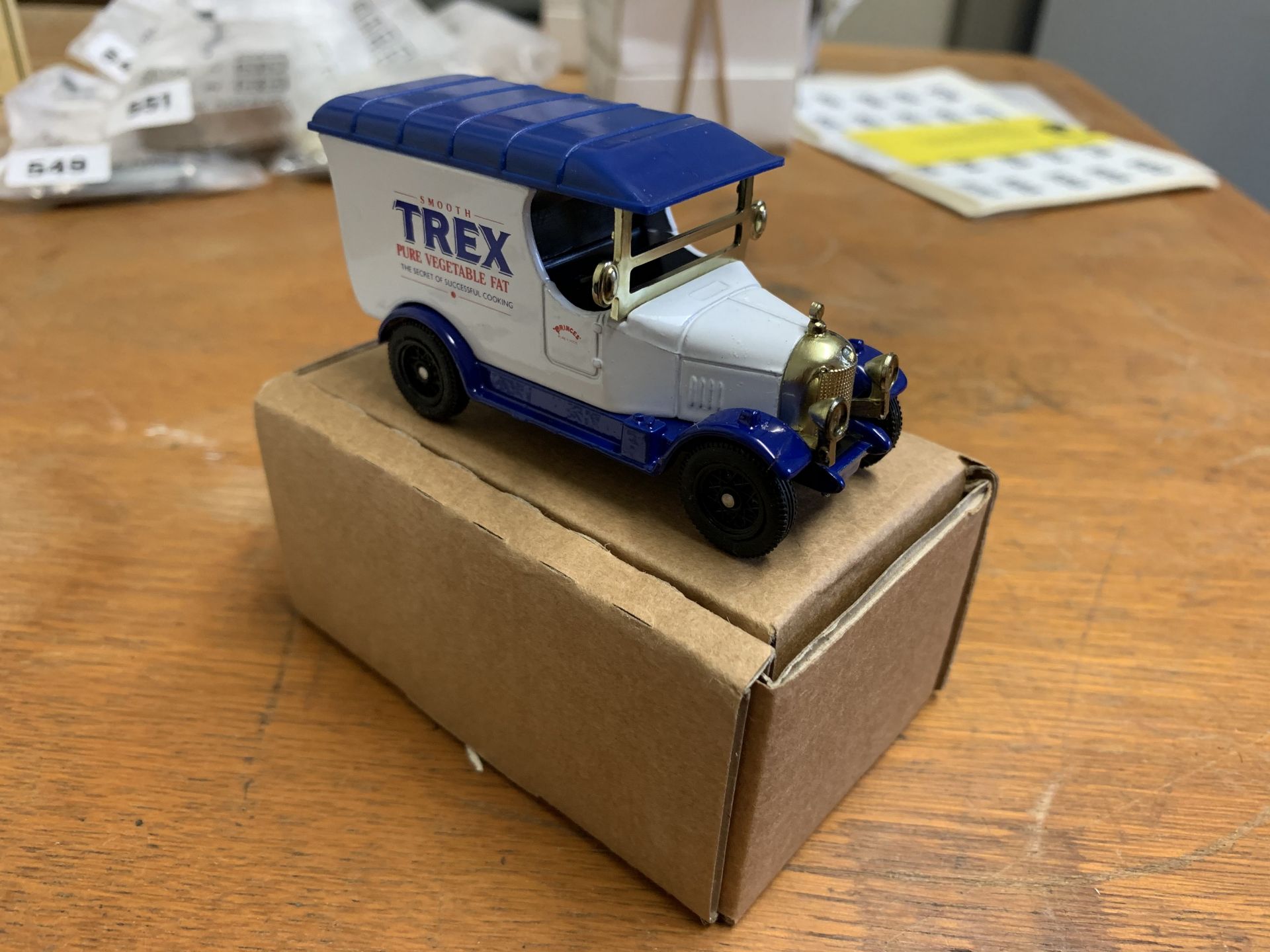 Oxford diecast TREX van