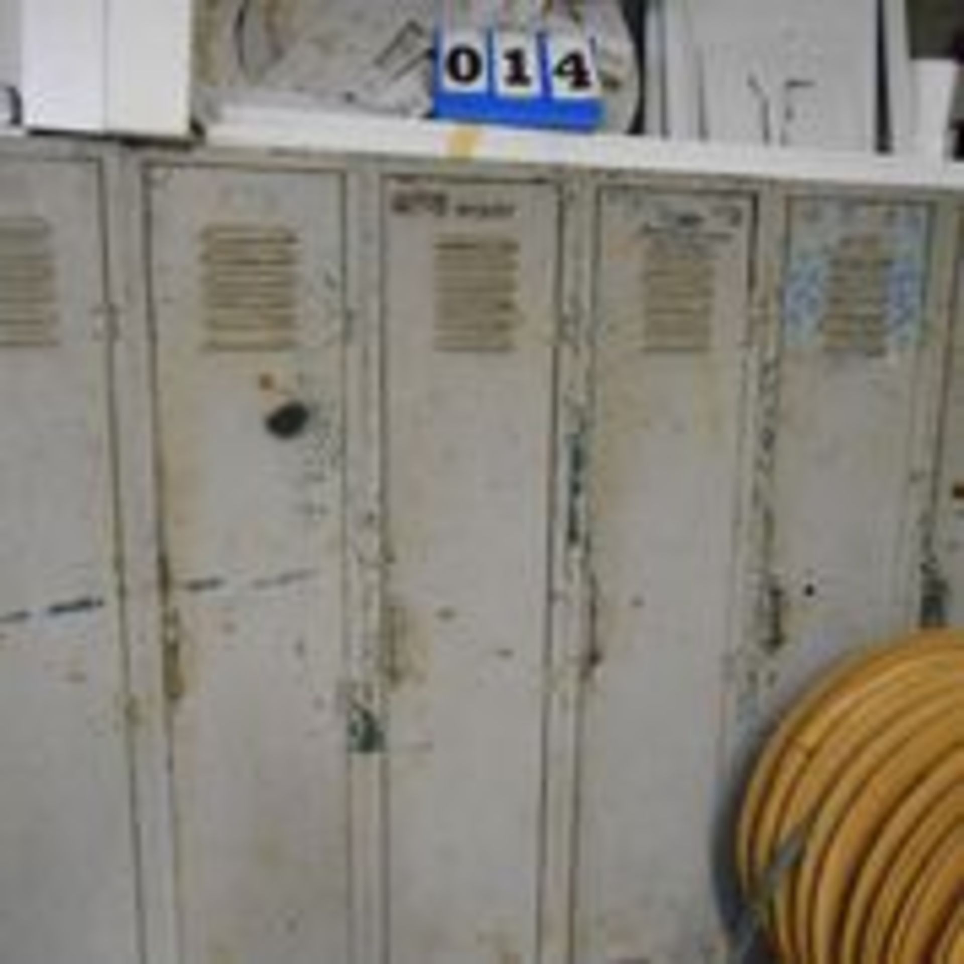 Lot: 7 Employee Lockers, Misc. Lights