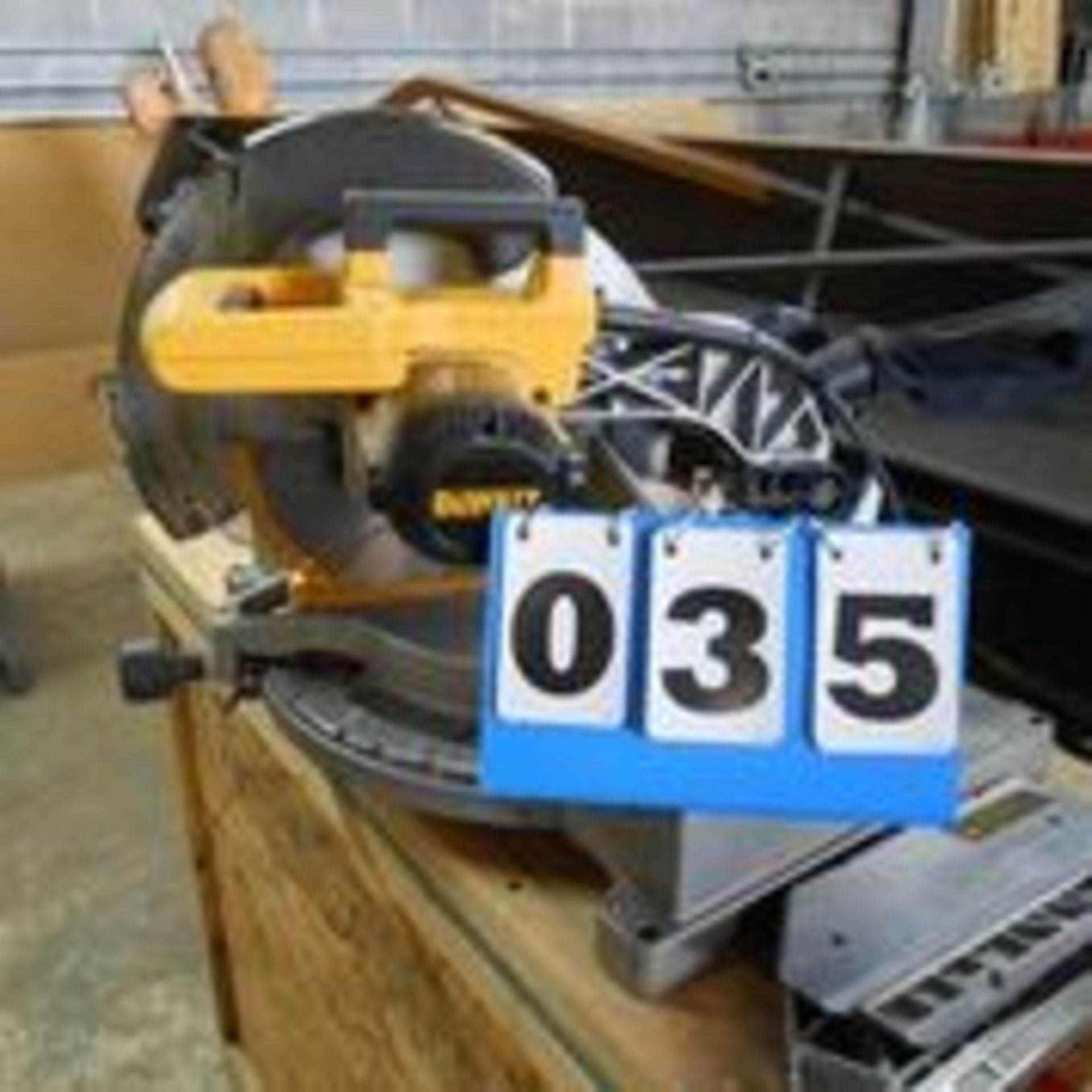 Dewald DW705, 12" Compound Miter Saw