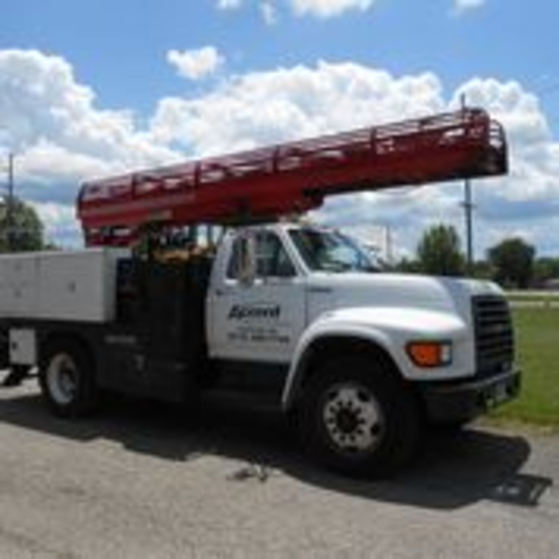 1999 Ford F800, 5.9 Liter Diesel Engine, Wilkie 540 Remote