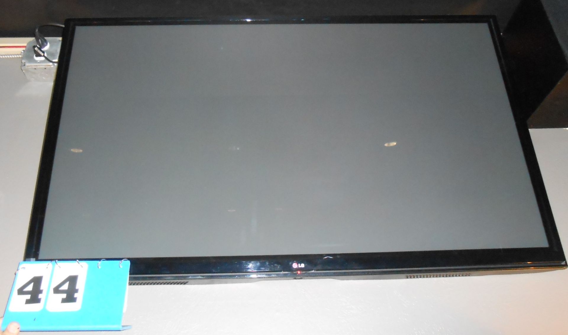 LG 50" Flat Screen TV w/Wall Mount