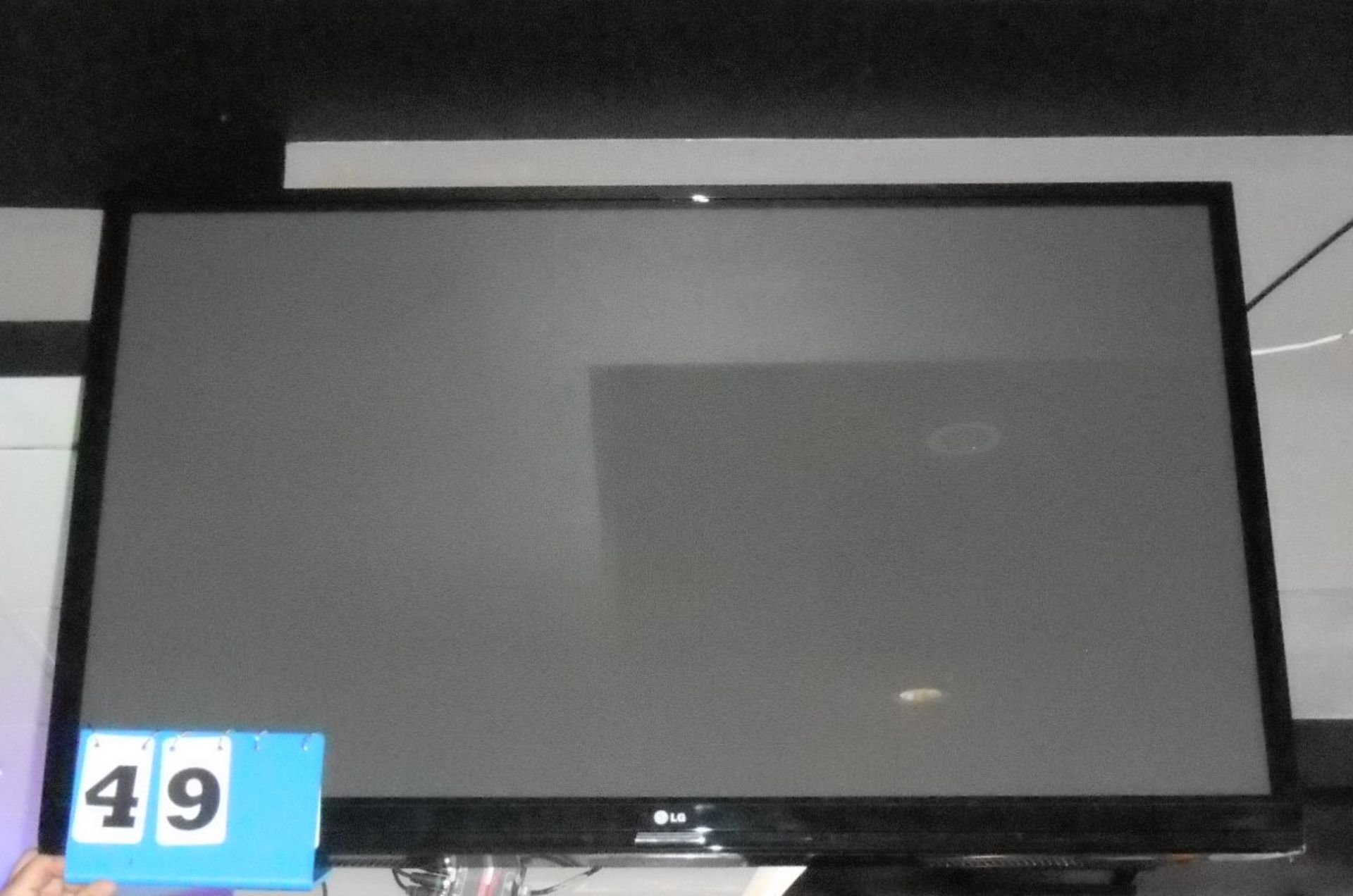 LG 50" Flat Screen TV w/Wall Mount