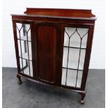 Mahogany ledgeback display cabinet, with a central cupboard flanked by a pair of glazed doors,