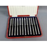 Edwardian cased set of twelve silver handled fruit knives, Sheffield 1901 (12)