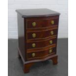 Serpentine chest with four drawers and brass ring handles, on bracket feet, 62 x 42 cm