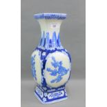 Contemporary Chinese blue and white vase, 37 cm high