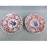 Pair of Imari patterned plates with scalloped rims, 25 cm diameter, (2)