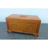 Hardwood blanket box, with Chinoiserie roundel 60 x 105 cm