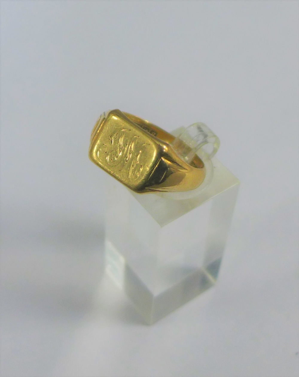 Gents 9 carat gold signet ring UK ring size U