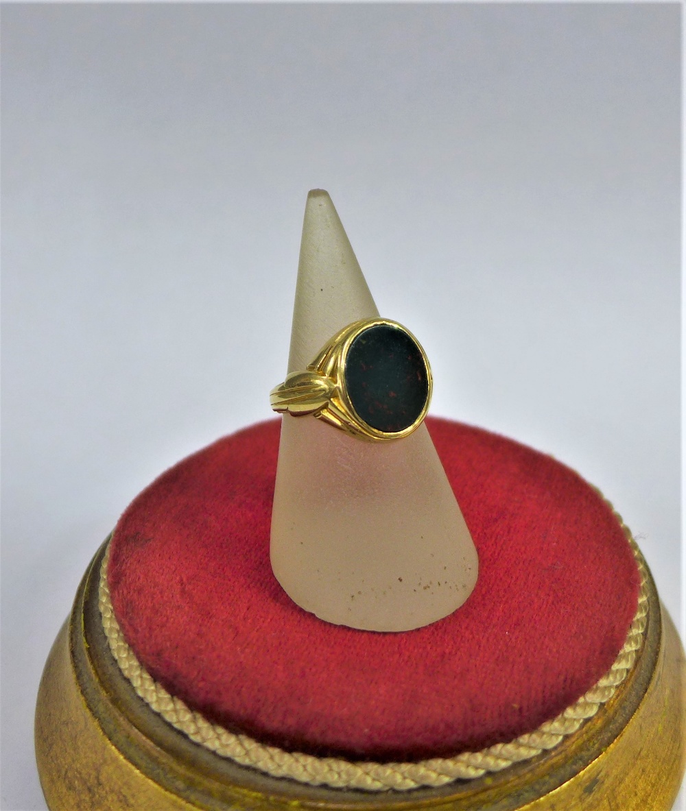 18 carat gold signet ring with oval bloodstone plaque, UK ring size O