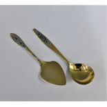 Russian silver gilt and niello cake slice and spoon, (2)