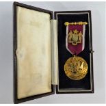 The Rifle Chapter No.513 (Royal Arch) gilt metal medallion, with ribbon and fitted box.