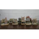 Eight ceramic shops and houses, from Lilliput Lane etc (A.F.) (8)