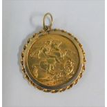 George V gold Sovereign, 1912, in 9 carat gold mount