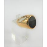 Gents 9 carat gold ring with oval black hardstone plaque, Birmingham 1973, UK ring size X