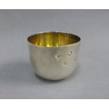 Contemporary silver gilt beaker, Sterling Silverware Ltd, Sheffield 1978, 81 grams, 5 x 6.5cm