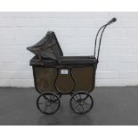 Late 19th / early 20th century child's toy pram, 55cm high