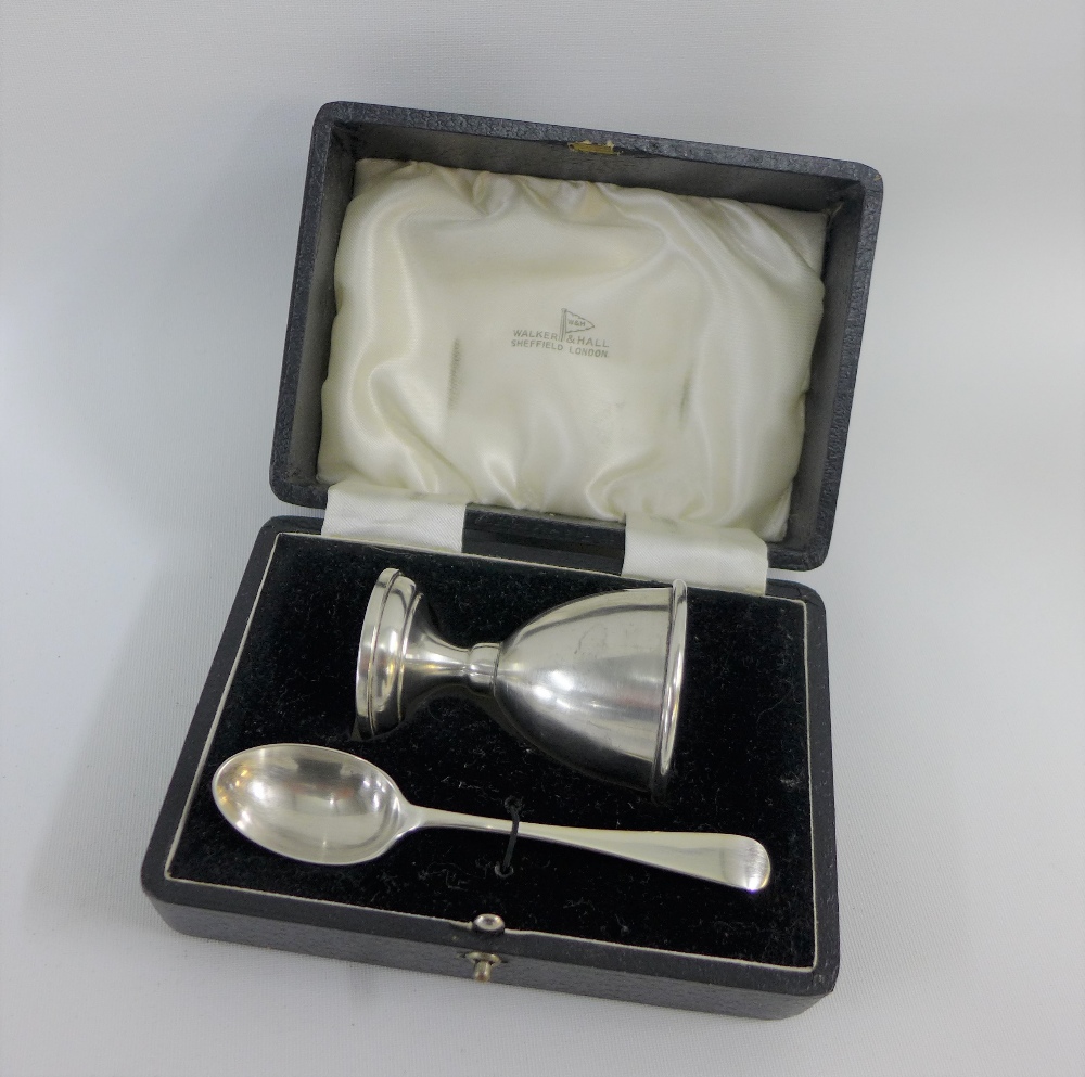 Walker & Hall Sheffield silver egg cup and spoon, in fitted box