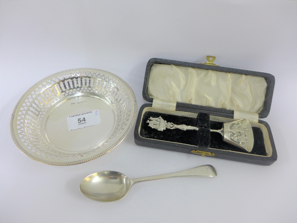 George VI silver sweetmeat / bonbon basket on three bun feet, Birmingham 1938, together with a