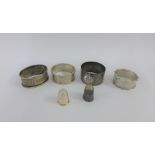 Four various silver napkin rings and two white metal thimbles (6)