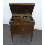 Early 20th century Mayfair Deluxe oak cased gramophone 82 x 69cm