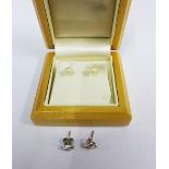 Two pairs of 9ct gold earrings (2)
