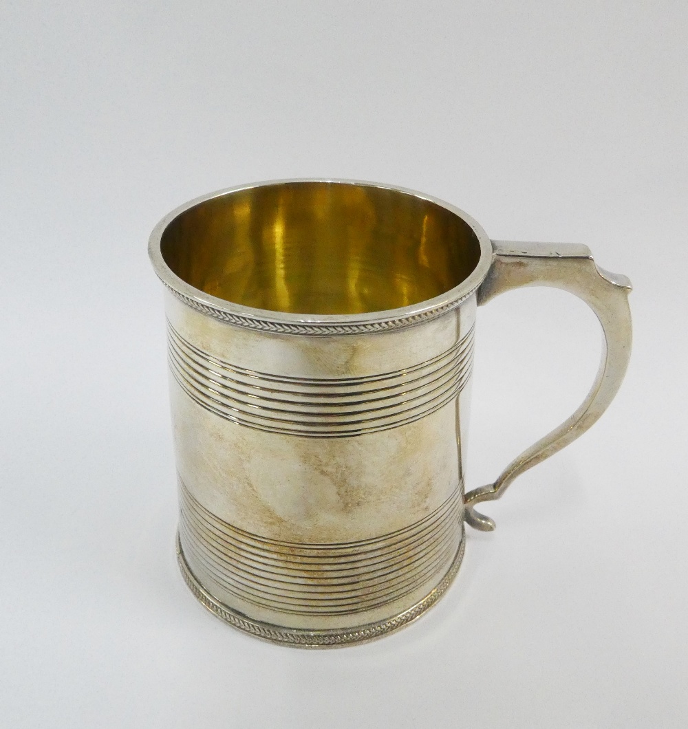 George IV silver mug, makers mark TD, London 1825, of slightly tapering form with threaded bands and - Image 2 of 3