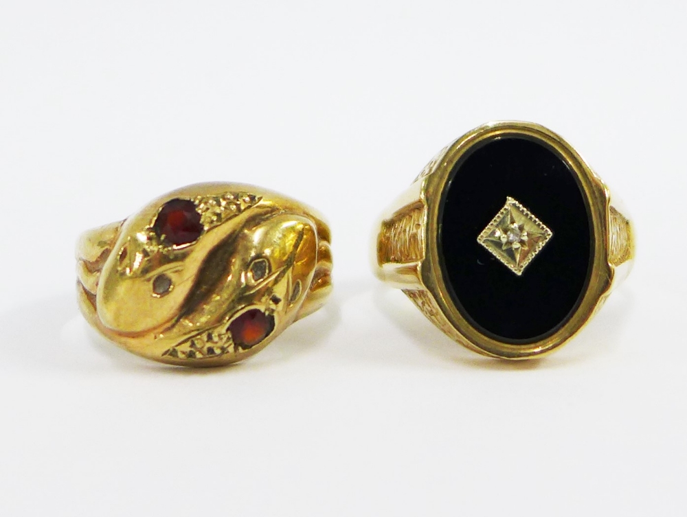 Gents 9ct gold ring with oval black hardstone plaque centred by a diamond, UK ring size X,