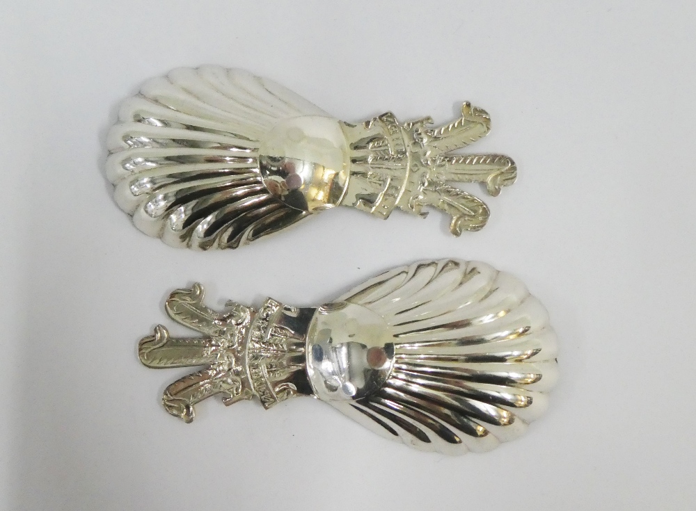 A pair of silver 'Prince of Wales Feathers' silver caddy spoons, Roberts & Belk, Sheffield 1981, 9cm - Image 2 of 3