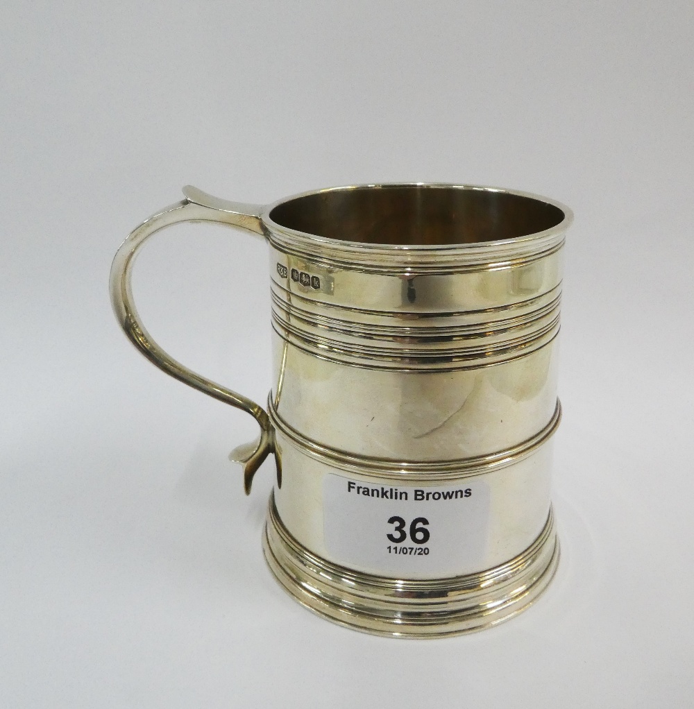 Georgian style silver mug, Roberts & Belk, Sheffield 1927, of slight tapering form with threaded