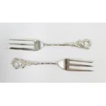 Pair of Hong Kong Sterling silver pastry forks with dragon handles, 13cm long (2)