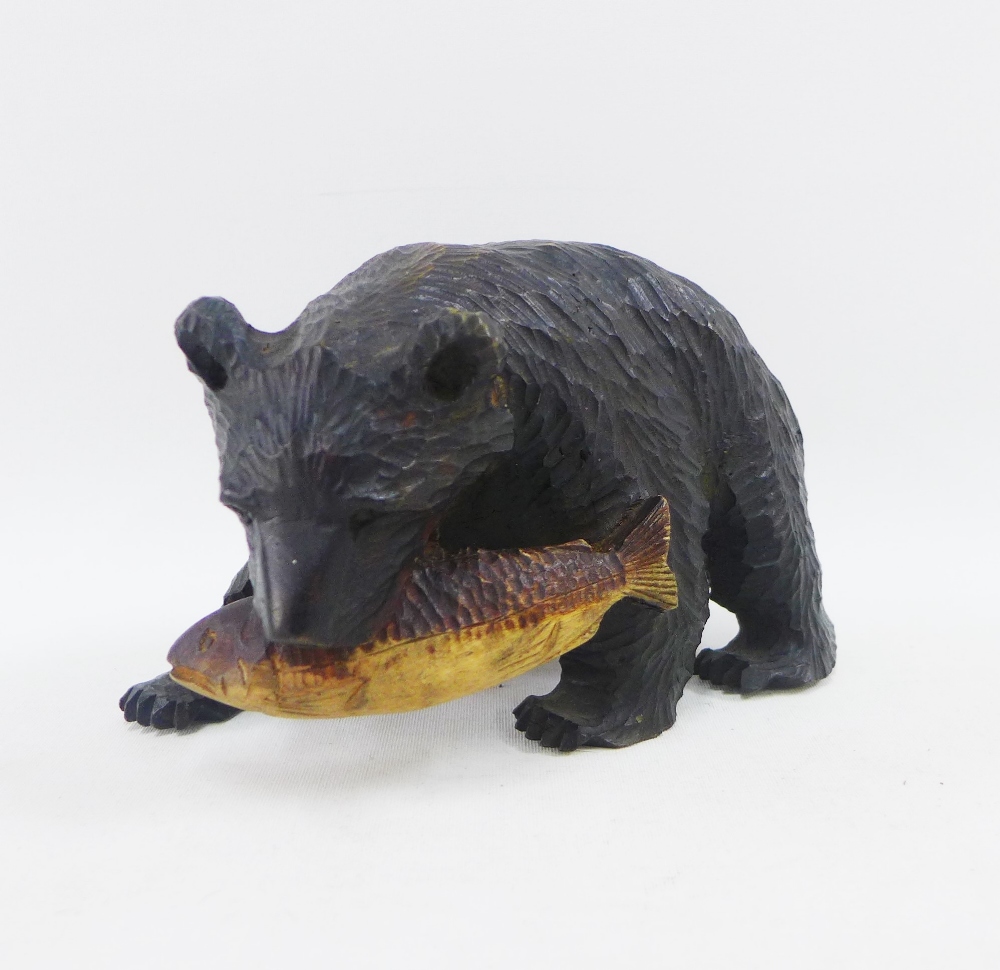 Black Forest style carved wooden Bear with a Fish, 20cm long - Image 3 of 3