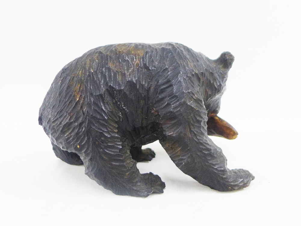 Black Forest style carved wooden Bear with a Fish, 20cm long - Image 2 of 3
