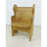 Small pine pew with planked back and shaped side supports, 95 x 60cm