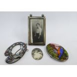Micro mosaic photograph frame, 9cm, Art Deco compact and a Epns photograph frame (3)