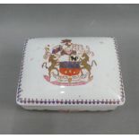 Chinese Armorial box and cover, 13cm