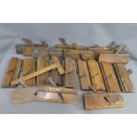 Quantity of vintage woodworking planes, (a lot)