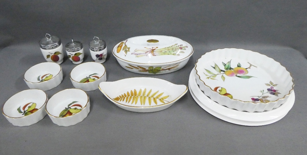 Quantity of Royal Worcester oven to table wares to include a flan dish, egg coddlers, ramekins,